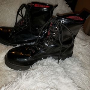 Combat style boots